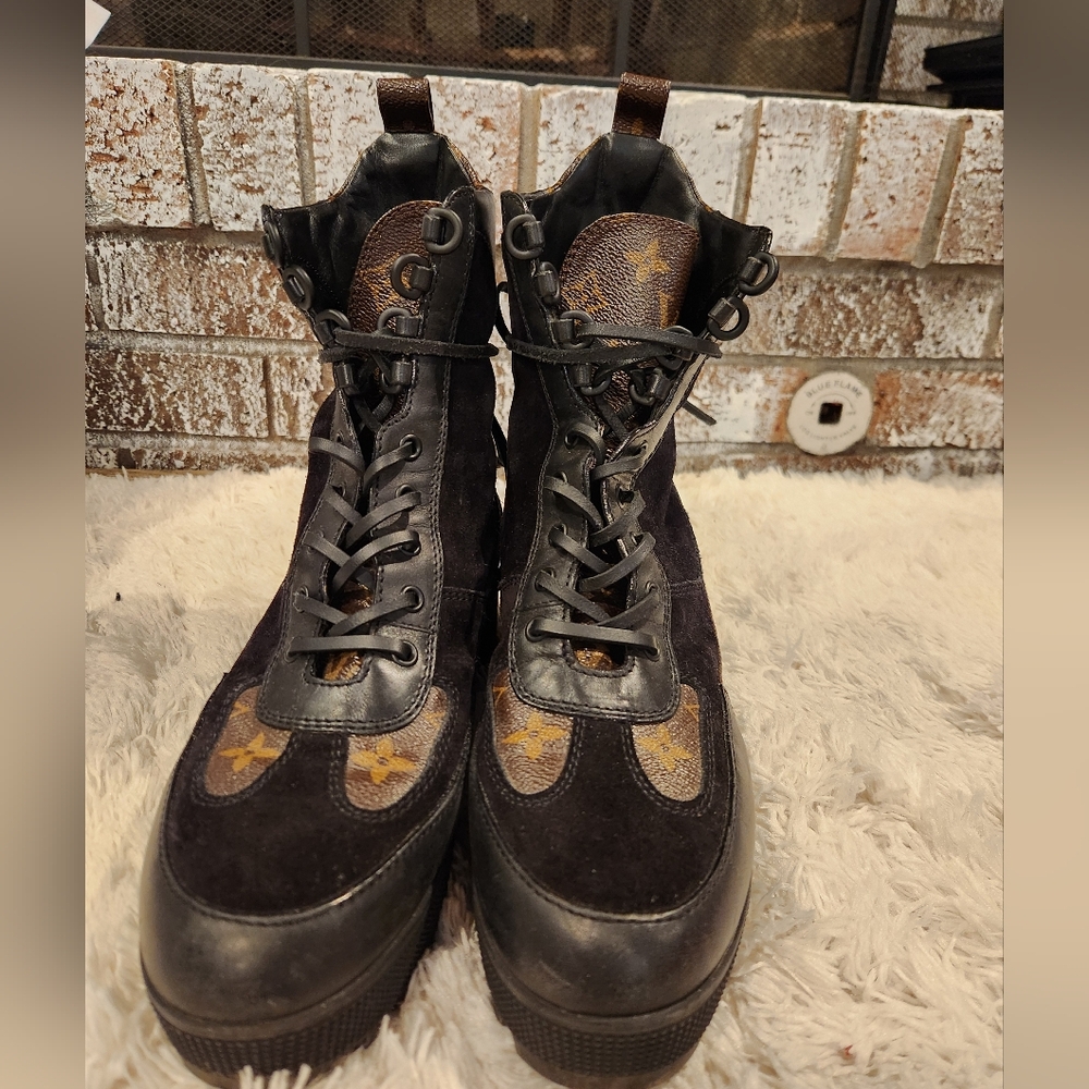 LV Laureate Desert Boot